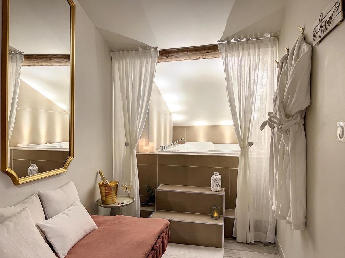 Cocon Blanc Calin Avec Jacuzzi Privatif - Loveroom Insolite Saint-Etienne  Exterior photo