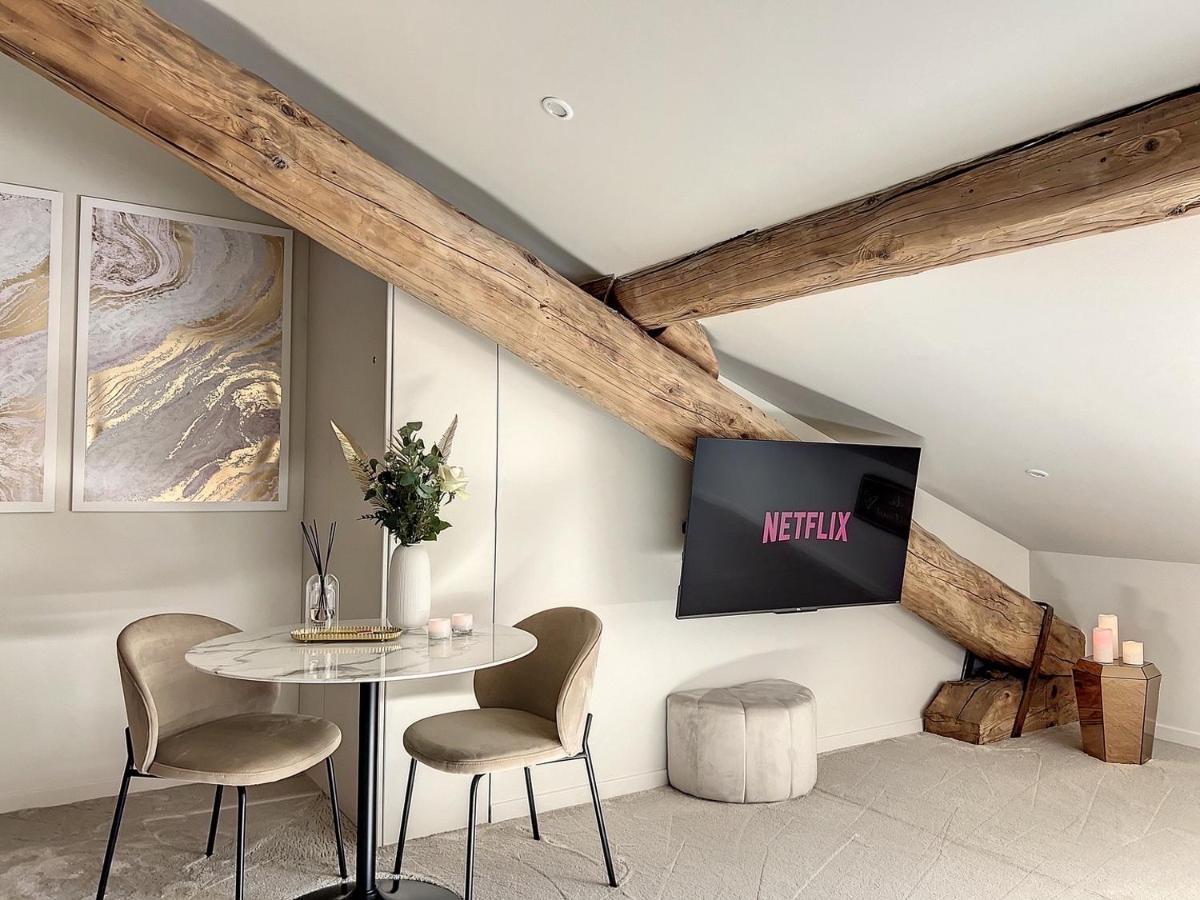 Cocon Blanc Calin Avec Jacuzzi Privatif - Loveroom Insolite Saint-Etienne  Exterior photo